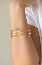 Charger l&#39;image dans la galerie, Paparazzi💜 “ Showstopping Sheen” — Gold bracelet
