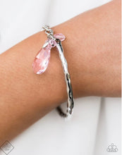 Cargar imagen en el visor de la galería, Paparazzi 💜 &quot;Let Yourself Glow&quot; -- Pink Bracelet
