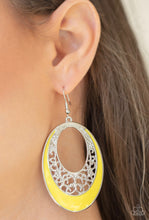 Lade das Bild in den Galerie-Viewer, Paparazzi 💜 &quot;Orchard Bliss&quot; -- Yellow Earrings
