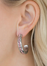 Lade das Bild in den Galerie-Viewer, Paparazzi 💜 5th Avenue Fashionista - Pink  Earrings
