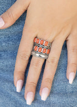 Cargar imagen en el visor de la galería, Paparazzi 💜 Mojave Monument - Orange  Ring
