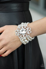 Cargar imagen en el visor de la galería, Paparazzi 💜 &quot;Rule The Room&quot; -- White Pearl Bracelet
