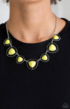 Lade das Bild in den Galerie-Viewer, Paparazzi 💜 &quot;Make a Point&quot; -- Yellow Necklace
