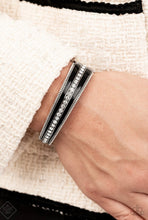 Cargar imagen en el visor de la galería, Paparazzi💜 “Exquisitely Empirical” — Black bracelet
