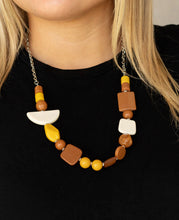 Lade das Bild in den Galerie-Viewer, Paparazzi 💜 Tranquil Trendsetter - Yellow Necklace
