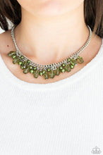 Cargar imagen en el visor de la galería, Paparazzi 💜 &quot;Fifth Avenue Flirtation&quot; -- Green Necklace
