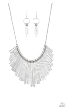 Charger l&#39;image dans la galerie, Paparazzi 💜 &quot;Metallic Mane&quot; -- Silver Necklace
