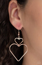 Cargar imagen en el visor de la galería, Paparazzi 💜 &quot;Heartbeat Harmony&quot;  -- Rose Gold Earrings
