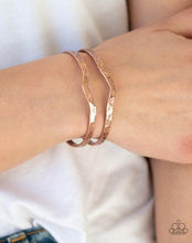 Cargar imagen en el visor de la galería, Paparazzi 💜 &quot;Highland Heiress&quot; -- Copper Cuff Bracelet
