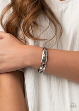 Charger l&#39;image dans la galerie, Paparazzi 💜 &quot;Santa Fe Scene&quot; -- Black/Brown/Red Cuff Bracelet
