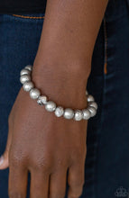 Lade das Bild in den Galerie-Viewer, Paparazzi 💜 &quot;Really Resplendent&quot; -- Silver Pearl Bracelet
