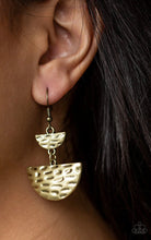 Cargar imagen en el visor de la galería, Paparazzi 💜 &quot;Triassic Triangles&quot; -- Brass Earrings
