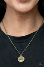 Cargar imagen en el visor de la galería, Paparazzi 💜 &quot;The Cool Mom&quot; -- Brass Necklace
