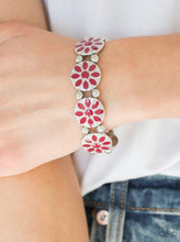 Charger l&#39;image dans la galerie, Paparazzi 💜 &quot;Dancing Dahlias&quot; -- Red Bracelet
