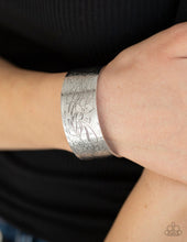 Cargar imagen en el visor de la galería, Paparazzi 💜 &quot;Garden Variety&quot; -- Silver Cuff Bracelet
