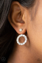 Lade das Bild in den Galerie-Viewer, Paparazzi 💜 &quot;Diamond Halo&quot; -- White Earrings
