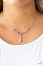 Charger l&#39;image dans la galerie, Paparazzi 💜 &quot;Diva Dazzle&quot; -- Silver/White Necklace
