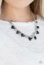 Lade das Bild in den Galerie-Viewer, Paparazzi 💜 &quot;Courageously Catwalk&quot; -- Black Necklace
