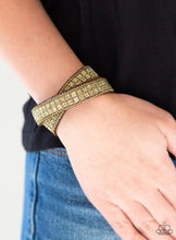 Lade das Bild in den Galerie-Viewer, Paparazzi 💜 &quot;Rock Band Refinement&quot; -- Brass Wrap Bracelet
