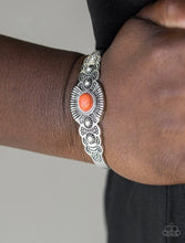 Lade das Bild in den Galerie-Viewer, Paparazzi 💜 &quot;Open Mesas&quot; -- Orange Cuff Bracelet
