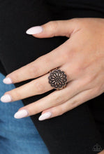 Cargar imagen en el visor de la galería, Paparazzi 💜 &quot;Desert Sunflower&quot; -- Copper Ring
