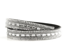 Cargar imagen en el visor de la galería, Paparazzi 💜 Shimmer and Sass - Black  Bracelet
