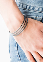 Cargar imagen en el visor de la galería, Paparazzi 💜 &quot;Street Sleek&quot; -- Gunmetal Bracelet
