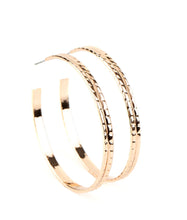 Cargar imagen en el visor de la galería, Paparazzi 💜 TREAD All About It - Gold Hoop Earring
