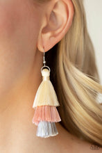 Charger l&#39;image dans la galerie, Paparazzi 💜 &quot;Hold Onto Your Tassel!&quot; -- White/Pink/Gray Earrings
