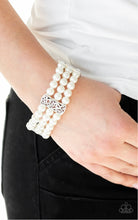 Cargar imagen en el visor de la galería, Paparazzi 💜 &quot;Ritzy Ritz&quot; -- White Pearl Bracelet
