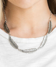 Cargar imagen en el visor de la galería, Paparazzi 💜 Light Flight - Silver Necklace
