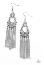 Charger l&#39;image dans la galerie, Paparazzi 💜 &quot;Insane Chain&quot; -- Silver Earrings
