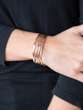 Cargar imagen en el visor de la galería, Paparazzi 💜 &quot;Timelessly Textured&quot; -- Rose Gold Bracelet
