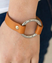 Cargar imagen en el visor de la galería, Paparazzi 💜 Rustic Rodeo - Brown  Bracelet
