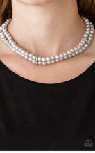 Cargar imagen en el visor de la galería, Paparazzi 💜 &quot;Put on Your Party Dress&quot; -- Silver Pearl Necklace
