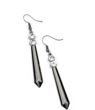 Lade das Bild in den Galerie-Viewer, Paparazzi 💜 Sparkle Stream- Black Earrings
