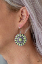 Lade das Bild in den Galerie-Viewer, Paparazzi 💜 “Desert Palette” -- Green Earring
