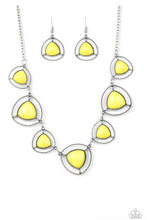 Lade das Bild in den Galerie-Viewer, Paparazzi 💜 &quot;Make a Point&quot; -- Yellow Necklace
