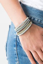 Lade das Bild in den Galerie-Viewer, Paparazzi 💜 &quot;Fashion Fiend&quot; -- Green Wrap Bracelet
