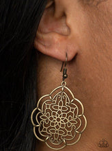 Cargar imagen en el visor de la galería, Paparazzi 💜 &quot;Tour de Taj Mahal&quot; -- Brass Earrings
