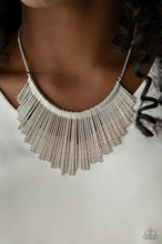 Cargar imagen en el visor de la galería, Paparazzi 💜 &quot;Metallic Mane&quot; -- Silver Necklace
