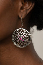 Charger l&#39;image dans la galerie, Paparazzi 💜 &quot;Mega Medallions&quot; -- Pink Earrings
