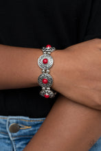 Lade das Bild in den Galerie-Viewer, Paparazzi 💜 &quot;Flirty Finery&quot; -- Red Bracelet
