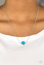 Cargar imagen en el visor de la galería, Paparazzi 💜 &quot;Fashionably Fantabulous&quot; -- Blue Necklace
