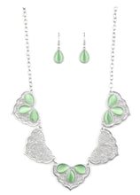 Lade das Bild in den Galerie-Viewer, Paparazzi 💜 East Coast Essence - Green moonstone Necklace
