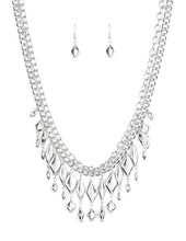 Cargar imagen en el visor de la galería, Paparazzi 💜 TRINKET TRADE - SILVER FRINGE NECKLACE
