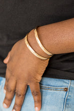 Cargar imagen en el visor de la galería, Paparazzi 💜 &quot;Palm Trees and Pyramids&quot; -- Gold Cuff Bracelet
