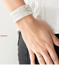 Cargar imagen en el visor de la galería, Paparazzi 💜 &quot;Rebel Radiance&quot; -- White Wrap Bracelet
