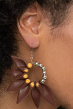 Lade das Bild in den Galerie-Viewer, Paparazzi 💜 &quot;Flower Child Fever&quot; -- Brown/Orange Earrings
