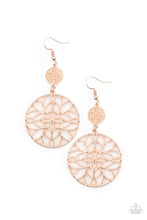 Lade das Bild in den Galerie-Viewer, Paparazzi 💜 &quot;Mandala Eden&quot; -- Rose Gold Earrings
